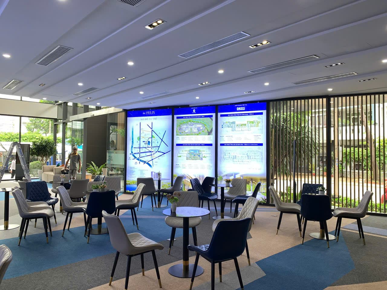 Standee quảng cáo roll-up banner cho sự kiện