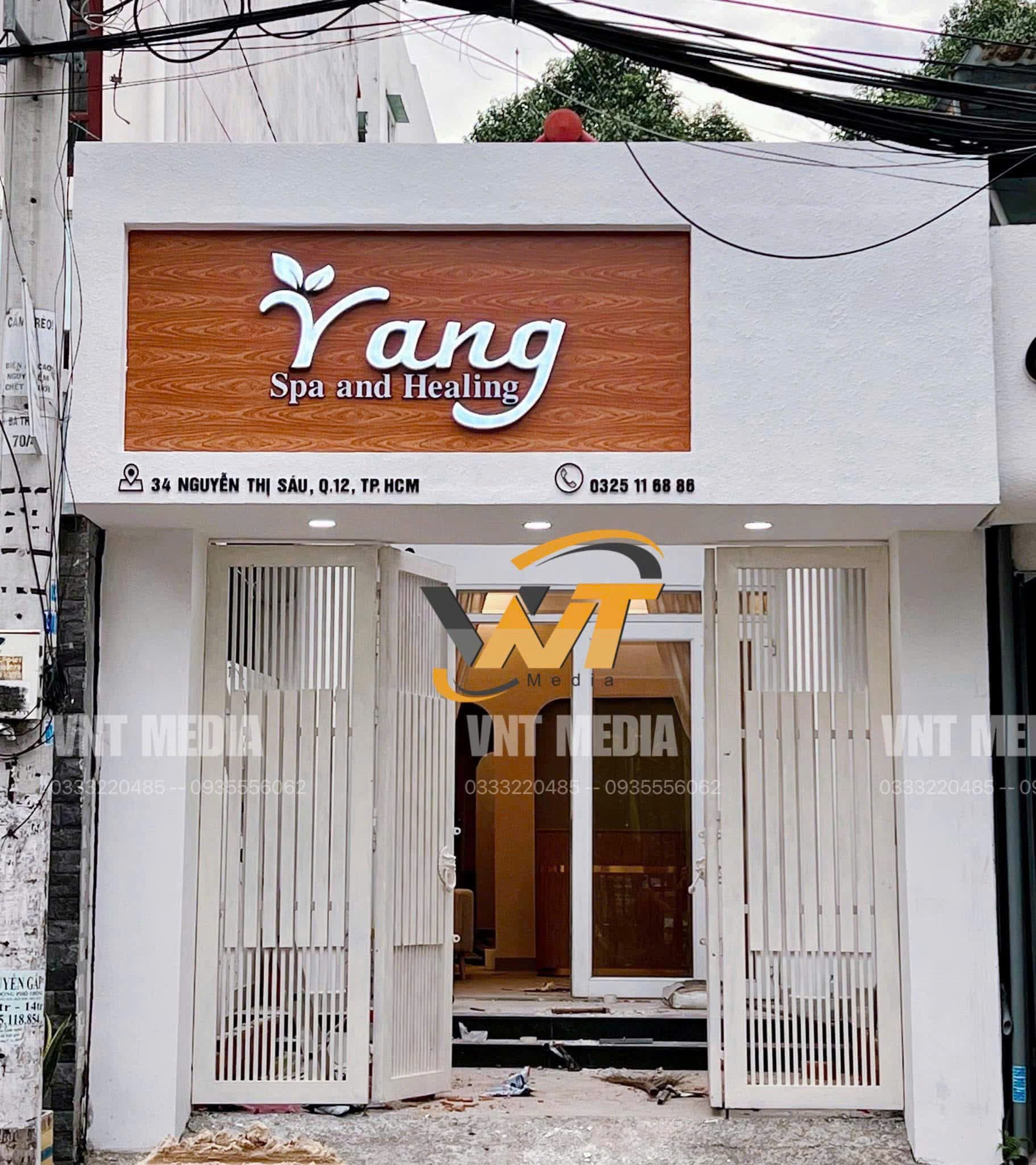 Bảng hiệu spa thẩm mỹ viện sang trọng - inox vàng LED