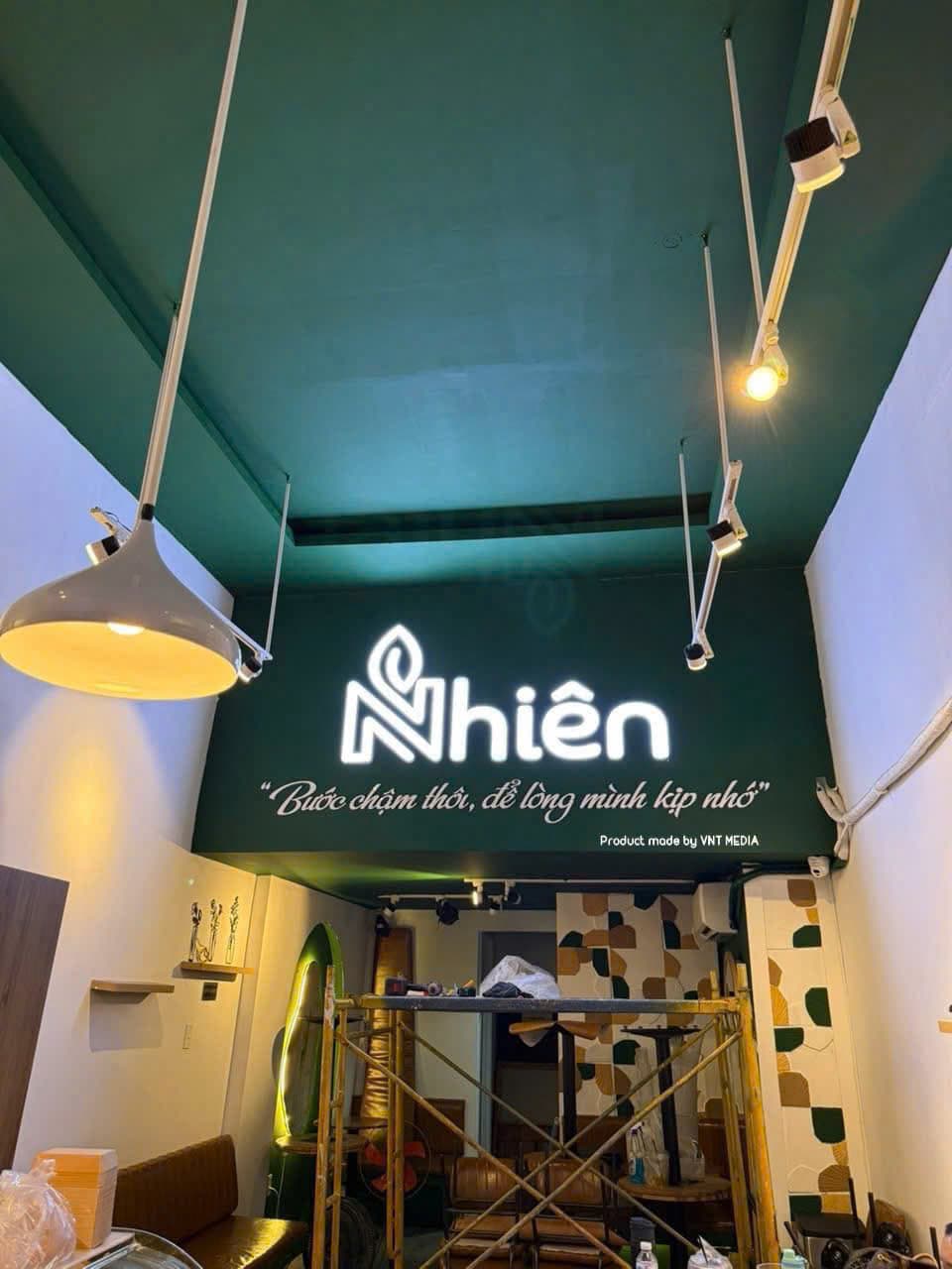 Sản xuất bảng hút nổi mica tại TPHCM - VNT Media