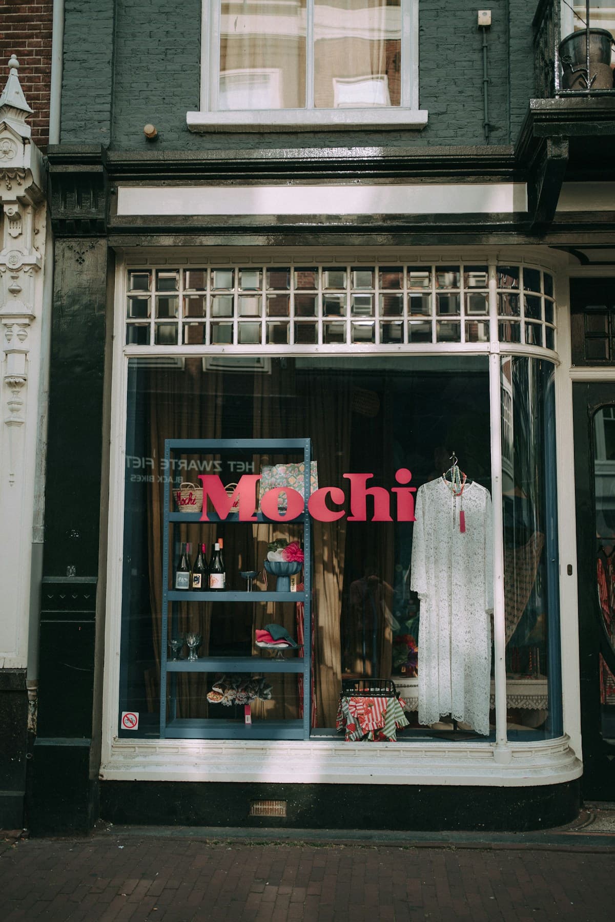 Thiết Kế Bộ Nhận Diện Shop Thời Trang - VNT Media